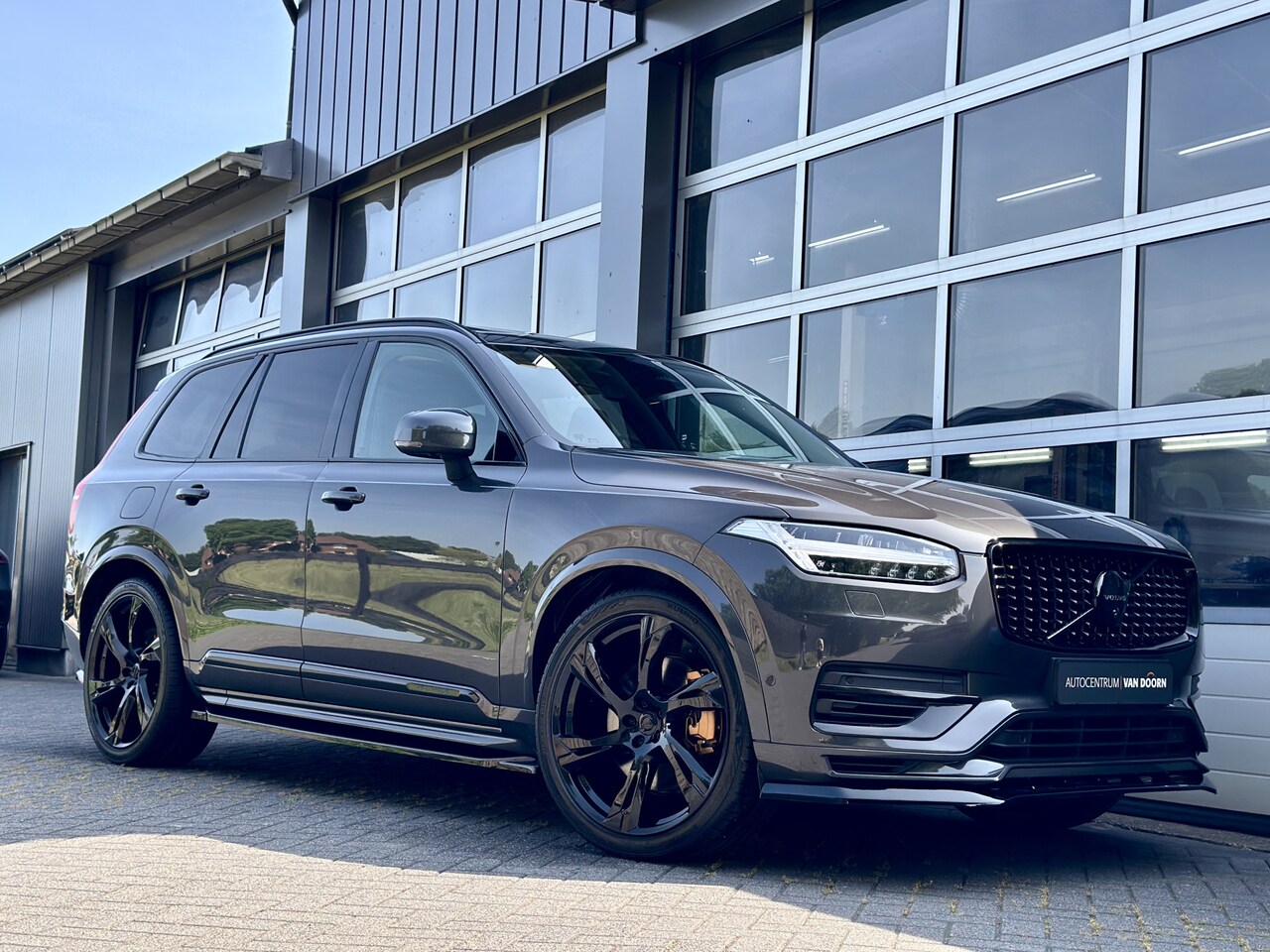 Volvo XC90 - 2.0 T8 Recharge | AWD | Dark Label | Panoramadak | Luchtvering | Leer | 360 camera | Stoel - AutoWereld.nl