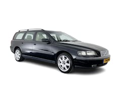 Volvo V70 - 2.4 Momentum Aut. *LUXURT-LEATHER | HEATED-COMFORTSEATS | ECC | CRUISE | 17''ALU | TOWBAR