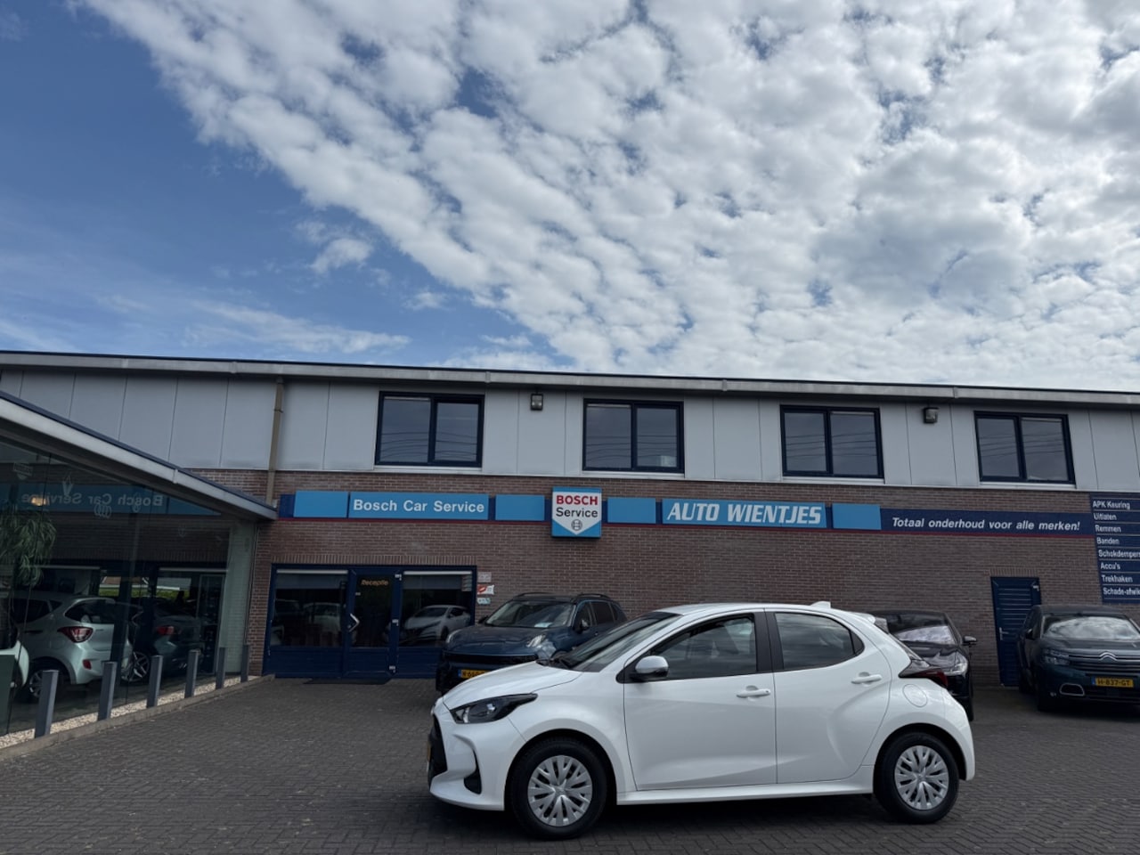 Toyota Yaris - 1.5 Hybrid Aut | Active 5-Drs | Airco-Ecc | Navi - AutoWereld.nl