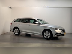 Skoda Octavia Combi - 1.0 TSI 110pk Business Edition Virtual Cockpit Navigatie Parkeersensoren