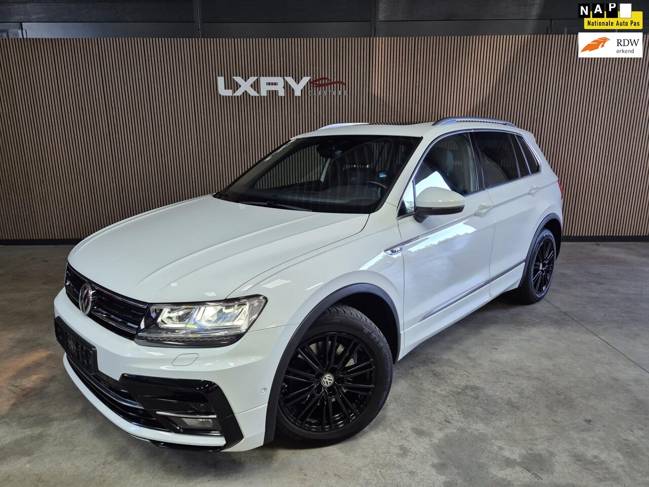 Volkswagen Tiguan - 2.0 TSI 4Motion Highline Business R-Line | Navi | Clima | Pano | 360 Camera | - AutoWereld.nl