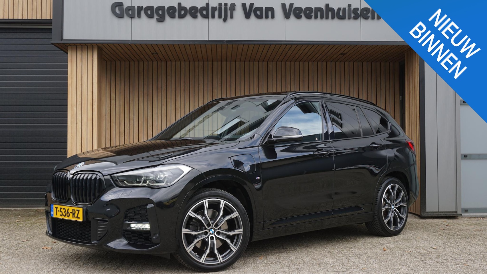 BMW X1 - xDrive25e 220pk M-Sport *Facelift* Leder Pano-dak Head-up 19inch LM Afn.Trekhaak LED DAB G - AutoWereld.nl