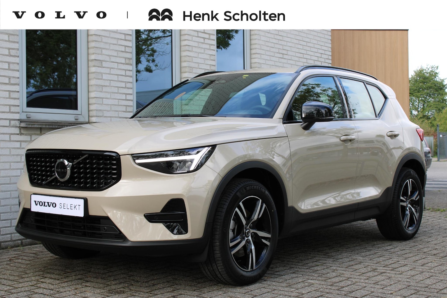Volvo XC40 - B4 Automaat Plus Dark | Premium Audio by Harman en Kardon| Interieur Voorverwarming|Adapti - AutoWereld.nl