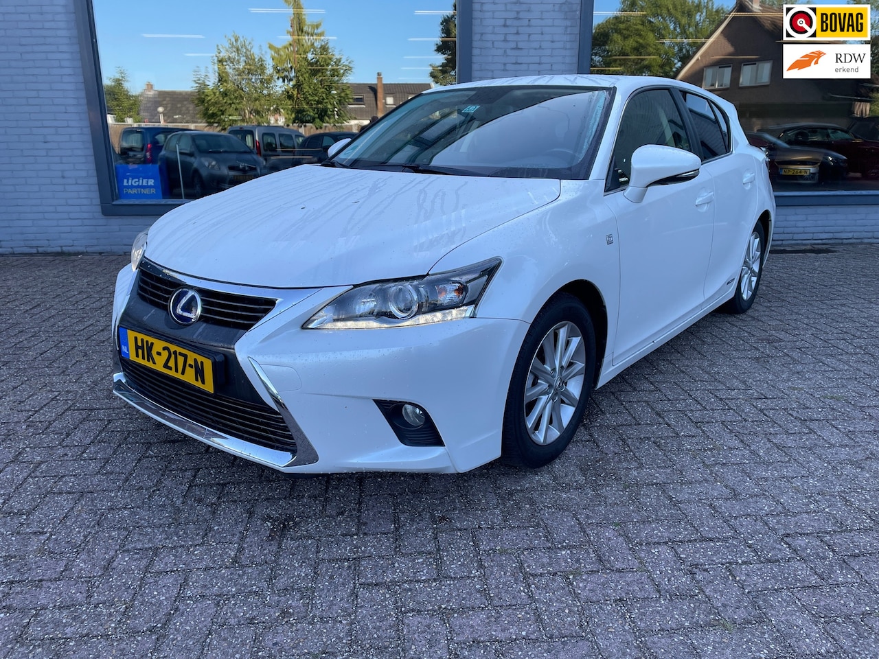 Lexus CT 200h - 25th Edition | Stoelverwarming | Navi | Camera - AutoWereld.nl