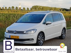 Volkswagen Touran - 1.5 TSI Highline /Pano/Trekh./Camera/Digi Dash/18"/
