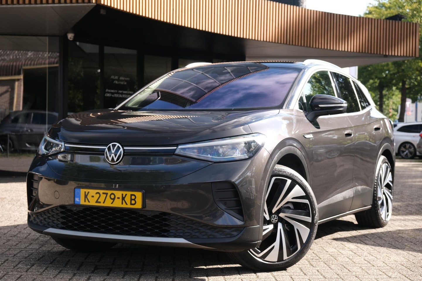 Volkswagen ID.4 - First 77 kWh/ACC/Camera/Winterpakket/Trekhaak/1e Eigenaar - AutoWereld.nl