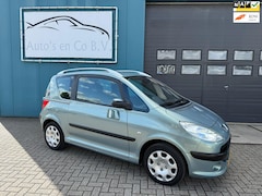 Peugeot 1007 - 1.6-16V Gentry Automaat Clima Pdc Trekhaak NL Auto NAP Extra panelen set, Zeer nette staat