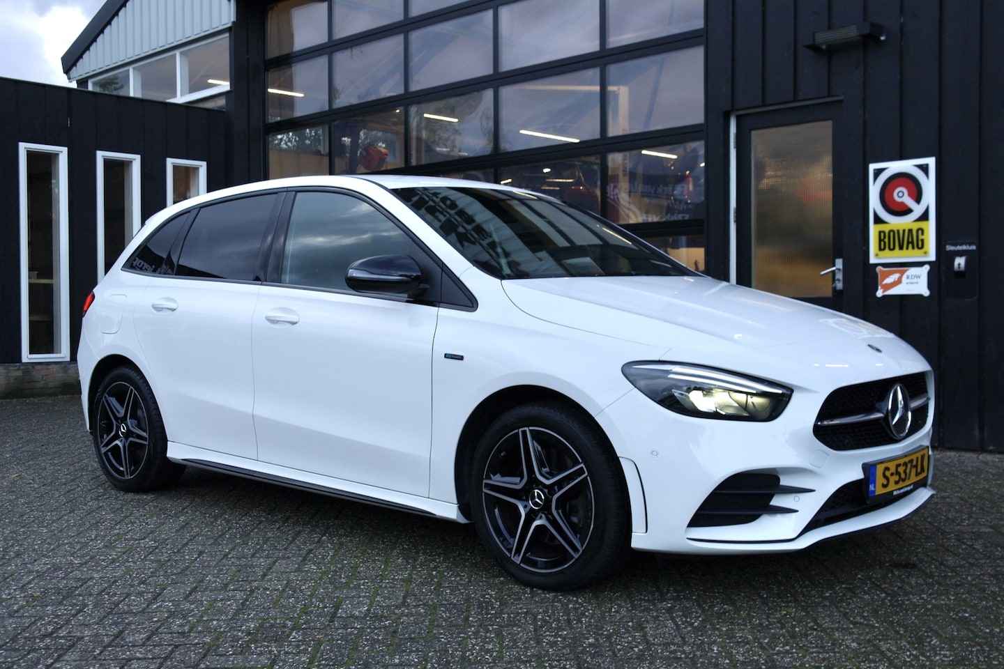 Mercedes-Benz B-klasse - 250 e Business Solution AMG | Trekhaak | Carplay | Camera - AutoWereld.nl