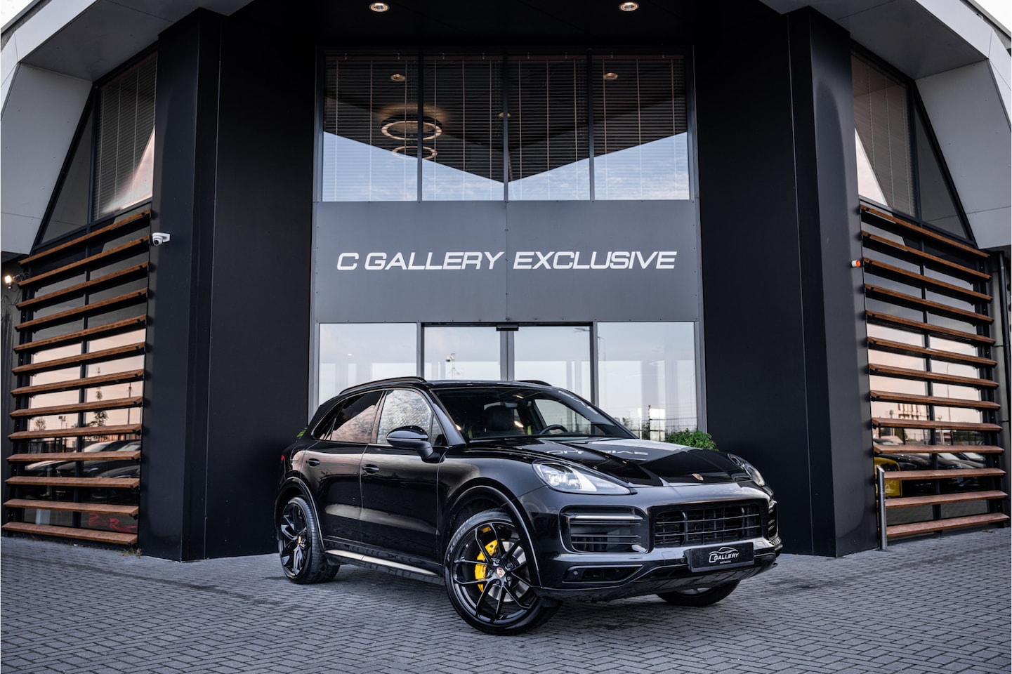 Porsche Cayenne - 3.0 E-Hybrid - Sport Chrono + | Panorama | Luchtvering | Bose | Elek. Trekhaak - AutoWereld.nl