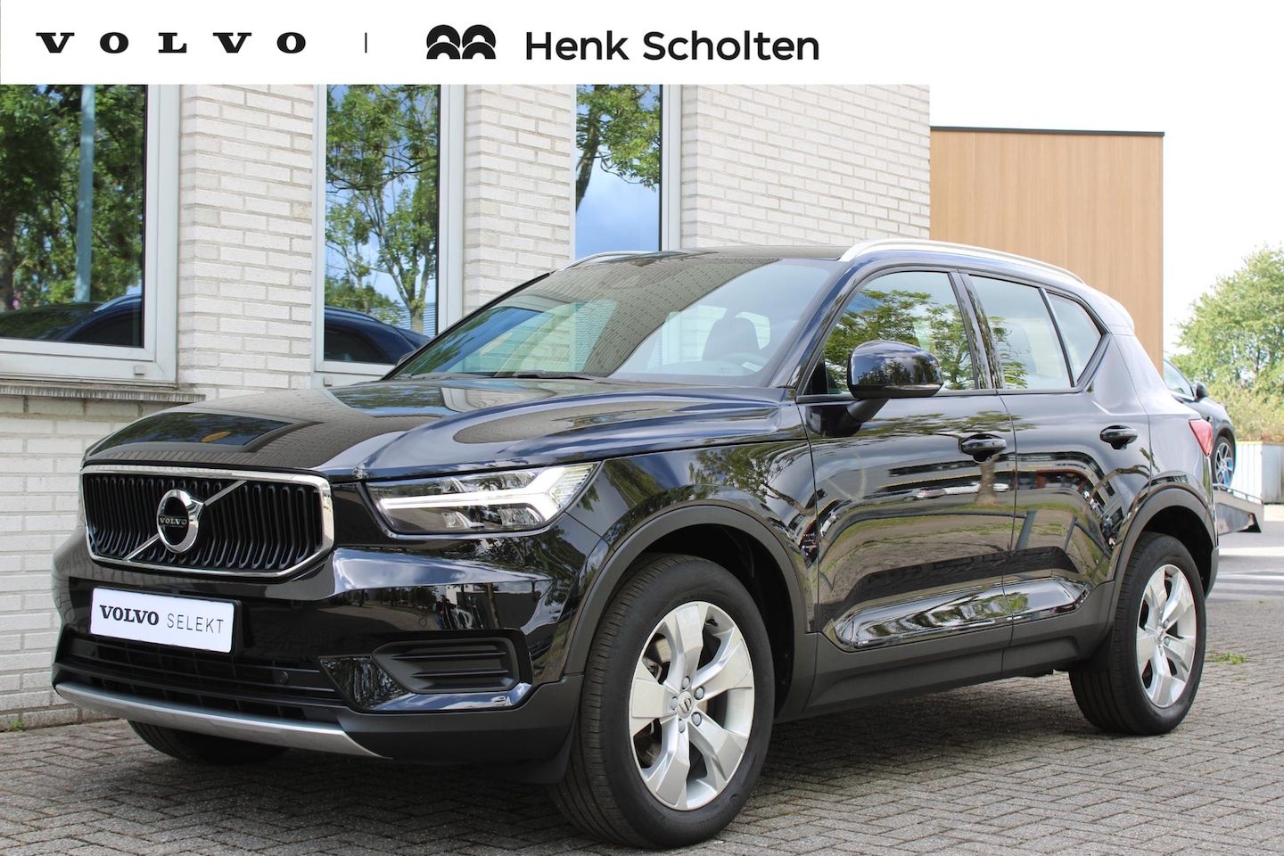 Volvo XC40 - T2 Automaat Momentum | Panoramadak| Full map Navigatie| Parkeercamera| Park Assist voor en - AutoWereld.nl