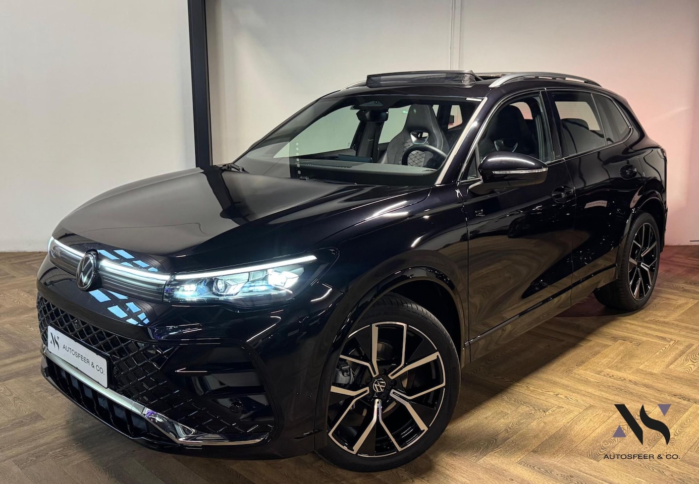 Volkswagen Tiguan - 1.5 eTSI R-Line Edition PANO KEYLESS - AutoWereld.nl