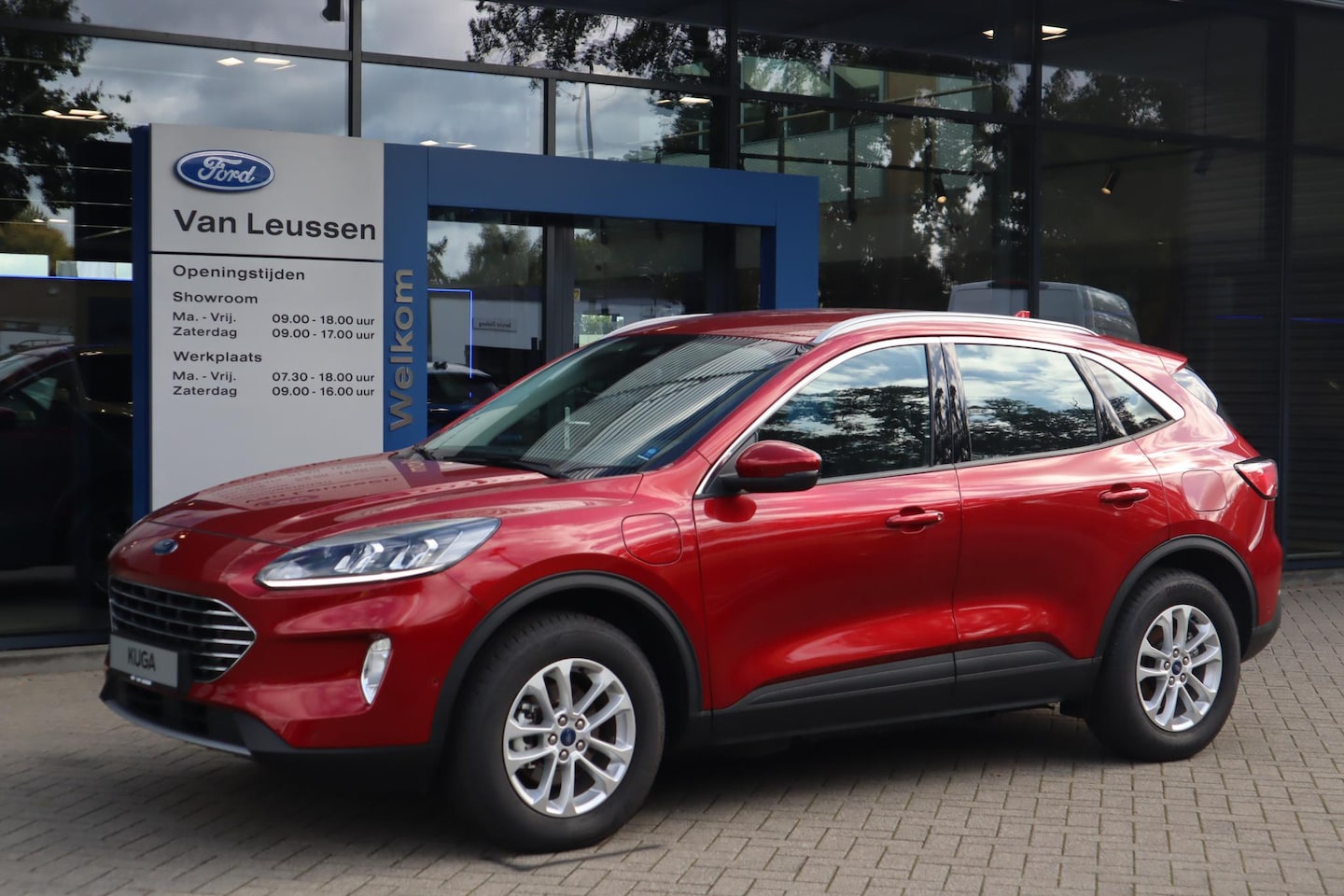 Ford Kuga - 2.5 PHEV TITANIUM WINTERPACK CAMERA P-SENSOREN AD-CRUISE 4-JR GARANTIE - AutoWereld.nl