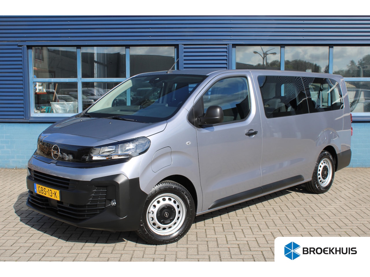 Opel Vivaro-e Combi - L3 75 kWh 9-PERSOONS | AIRCO ACHTER | NAVIGATIE | 5,9% RENTE FINANCIAL LEASE - AutoWereld.nl