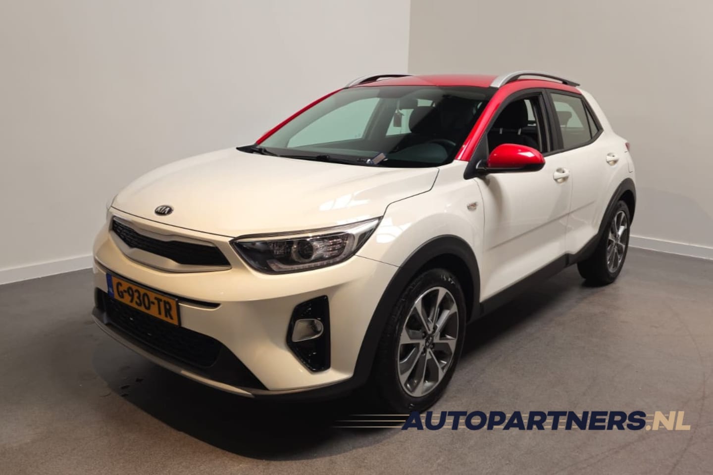 Kia Stonic - 1.0 T-GDi DynamicLine Two-tone - Apple Carplay/Android auto - Achteruitrijcamera - Cruise - AutoWereld.nl