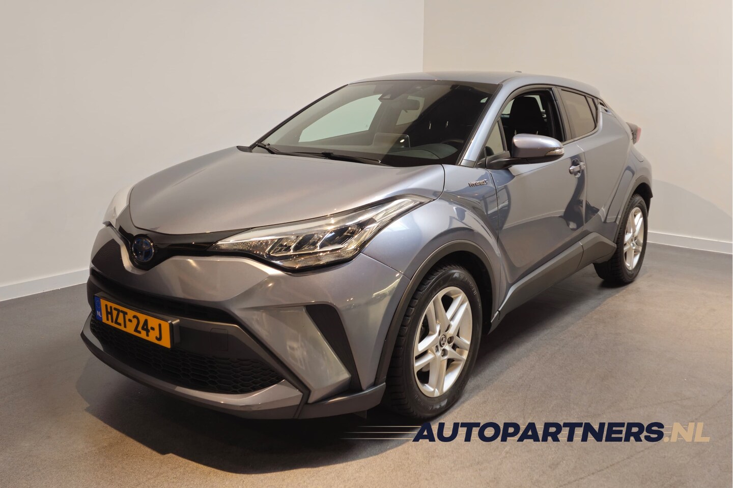 Toyota C-HR - 1.8 Hybrid Dynamic - Stoelverwarming - Apple Carplay/Android auto - Adpative Cruisecontrol - AutoWereld.nl
