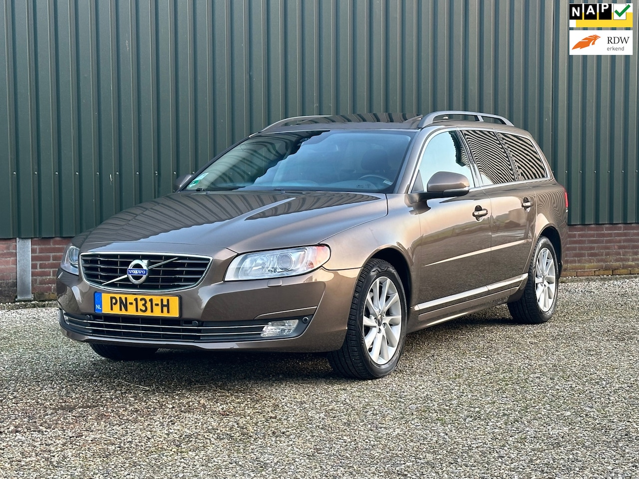 Volvo V70 - 2.0 D4 Nordic+ Automaat/Schuifdak/Standkachel enz - AutoWereld.nl