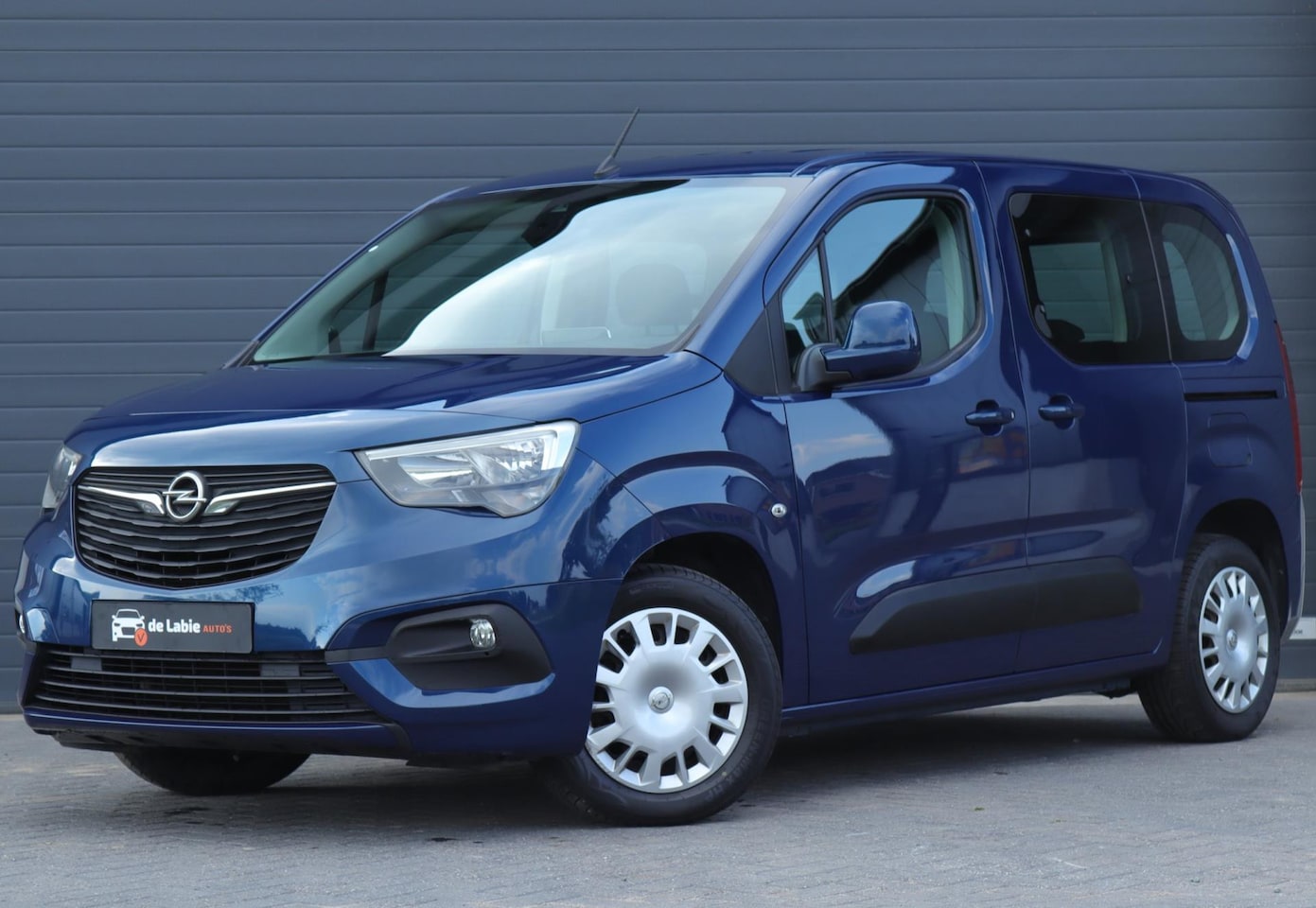 Opel Combo Tour - 1.2 Turbo Personenbus Carplay pdc - AutoWereld.nl