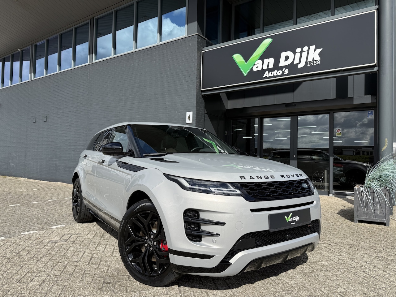 Land Rover Range Rover Evoque - 1.5 P300e AWD R-Dynamic SE Panodak Leer Navi Camera Meridian Memory Stoel - AutoWereld.nl