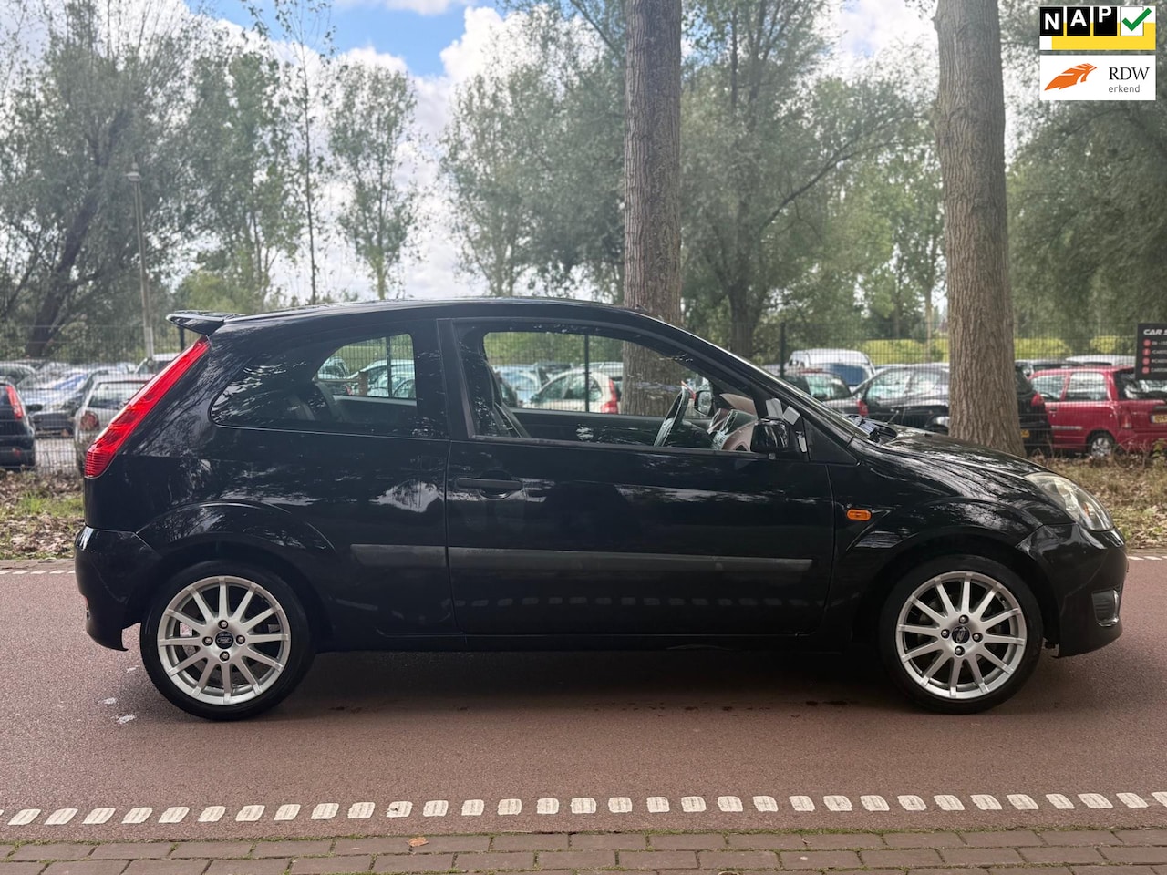 Ford Fiesta - 1.6-16V Sport AIRCO!LEDER!INRUILKOOPJE! - AutoWereld.nl