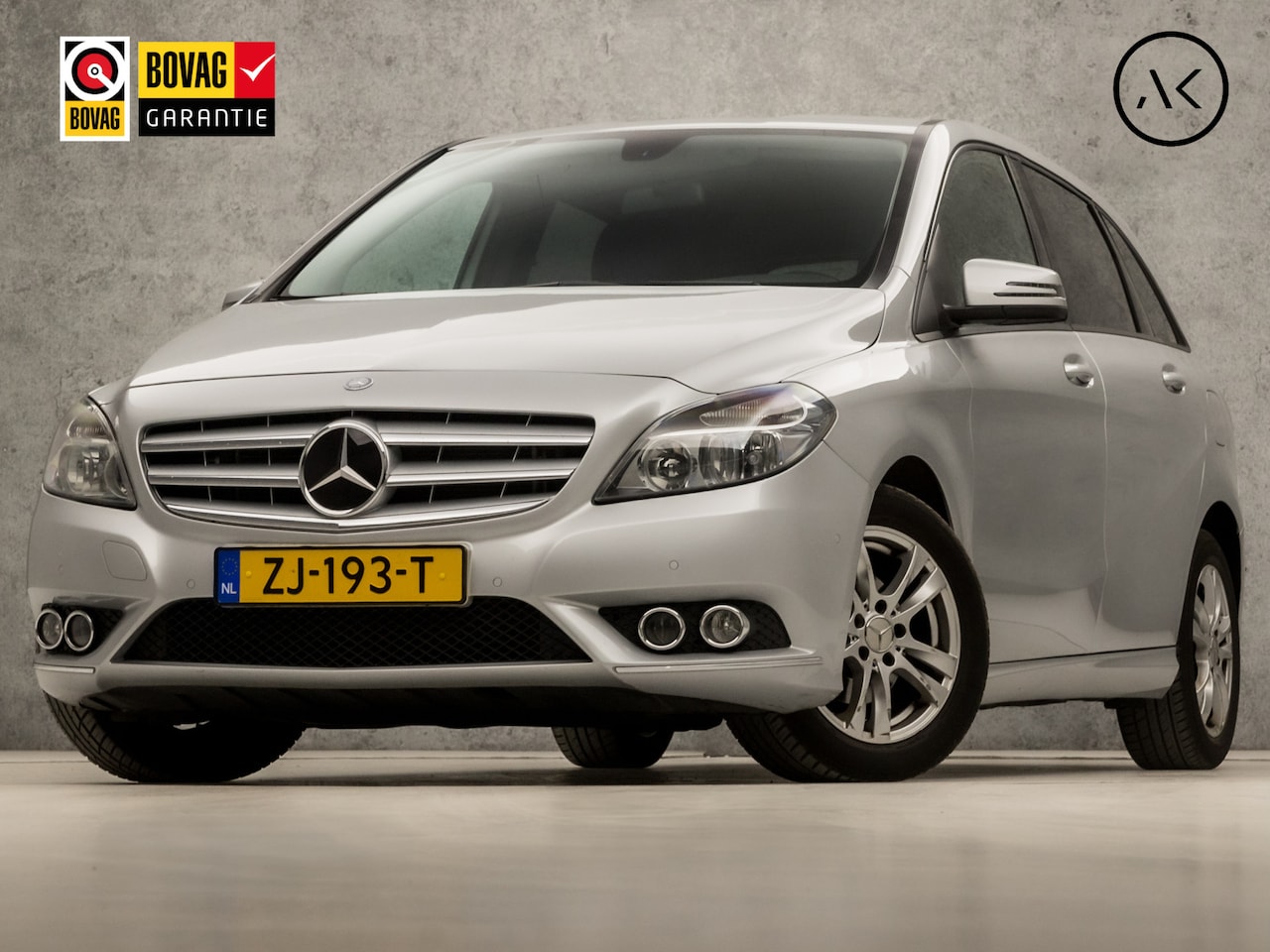 Mercedes-Benz B-klasse - 180 Luxury (NAVIGATIE, GETINT GLAS, STOELVERWARMING, PARKEERSENSOREN, NIEUWE APK, SPORTSTO - AutoWereld.nl