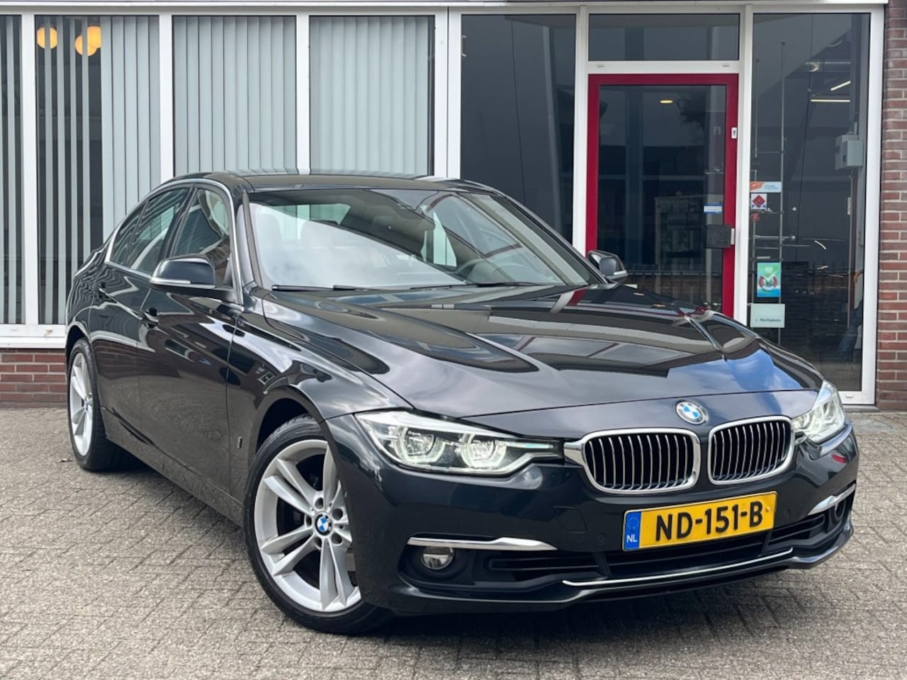 BMW 3-serie - 330e Centennial High Executive I Leer I LED I Stoelverw. I Carplay - AutoWereld.nl