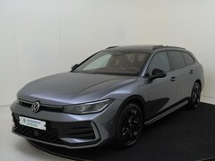 Volkswagen Passat Variant - 1.5 eHybrid R-Line Edition | Panoramadak | Trekhaak | Head-up display | Parkeerasisstent |