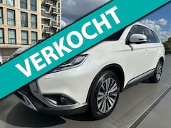 Mitsubishi Outlander - 2.0 2WD Limited+ 7P 1e Eig Adaptief Cruise Pano Leer CarPlay Vol Optie BTW Auto