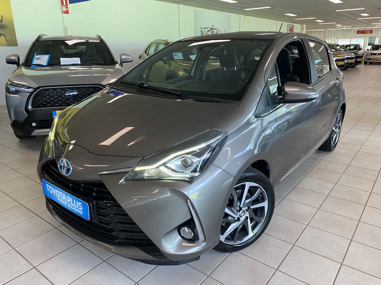 Toyota Yaris - 1.5 Hybrid Premium Edition | Panorama Dak - AutoWereld.nl