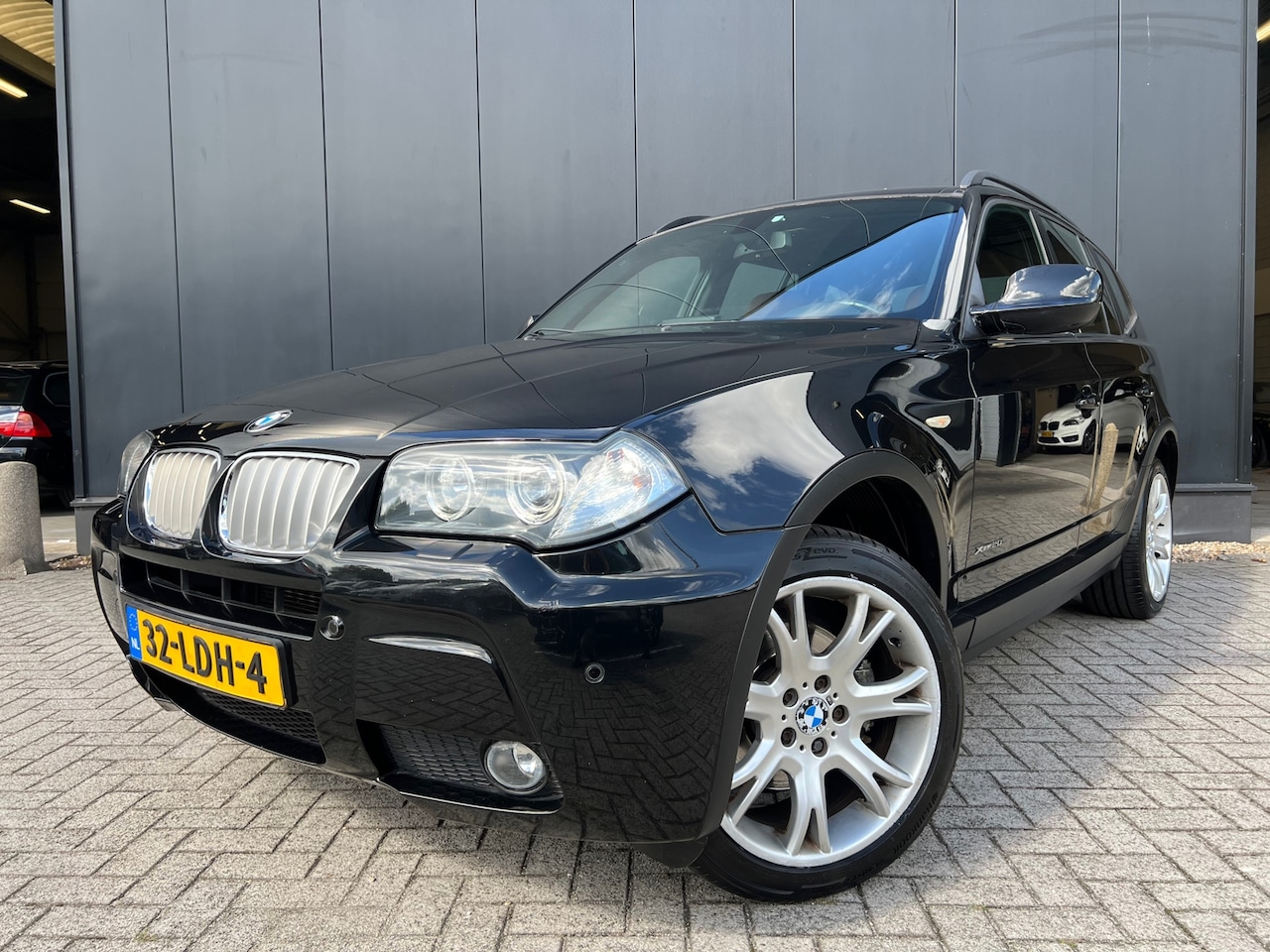 BMW X3 - 2.0i 2010 M-Pakket/Leer/Navi/19'Lmv/OrgNl!! - AutoWereld.nl