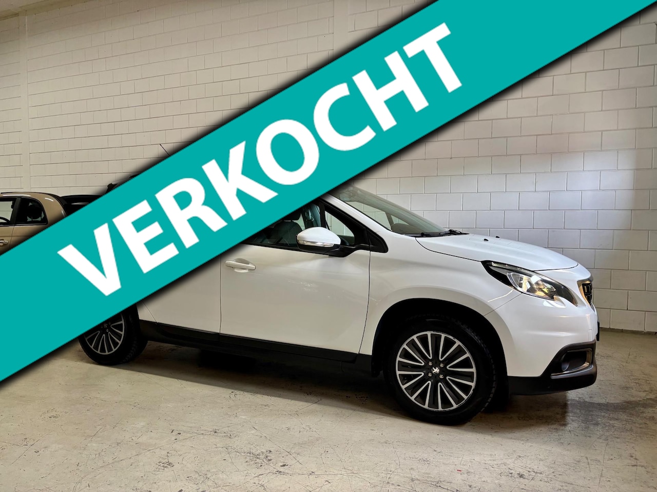 Peugeot 2008 - 1.2 PureTech Active bj.18|AUTOMAAT|Panodak|Camara|Vol opties !! - AutoWereld.nl