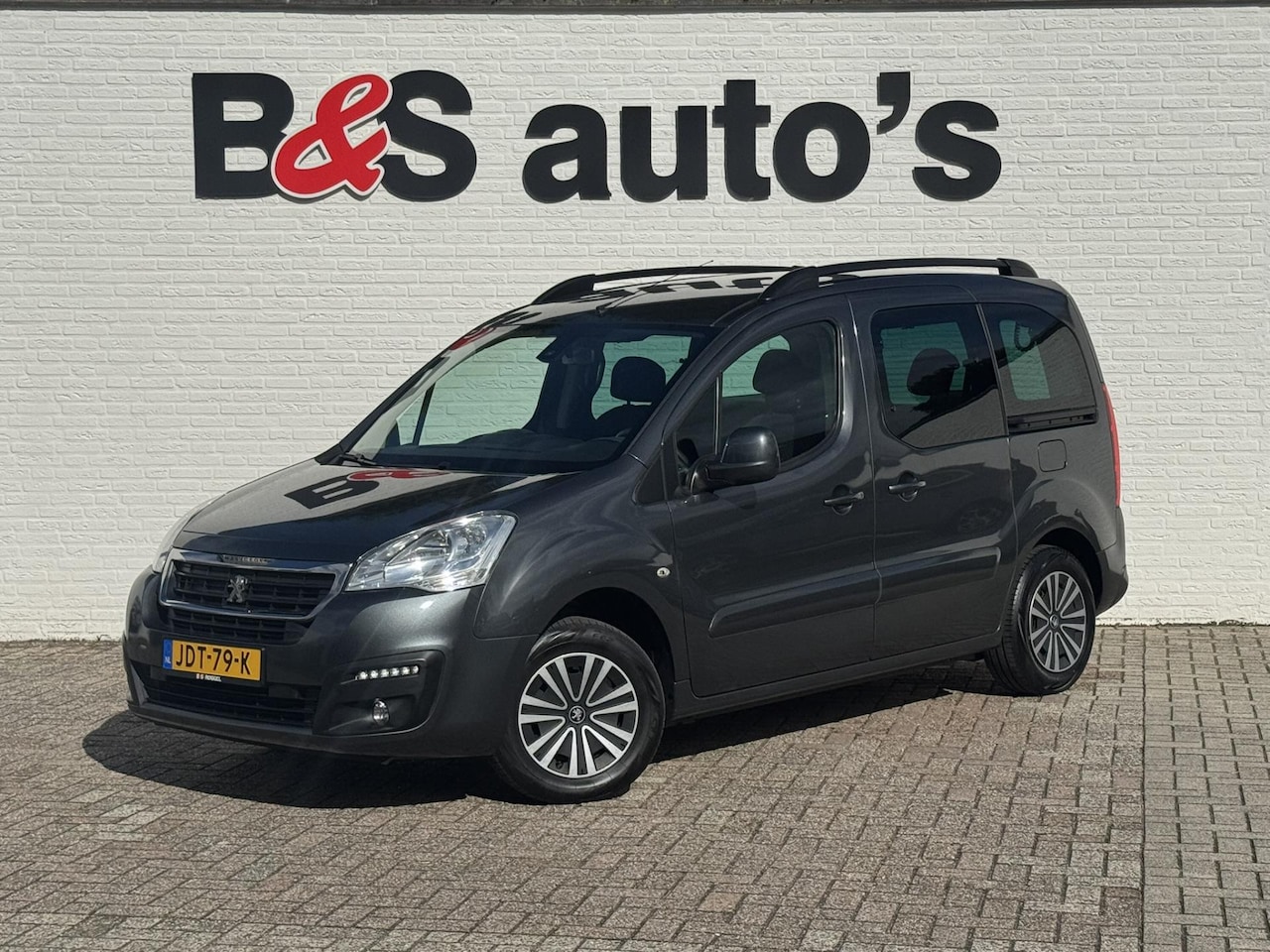 Peugeot Partner Tepee - 1.2 PureTech Active Nieuwe distributie 5 Persoons Airco Cruise Trekhaak - AutoWereld.nl