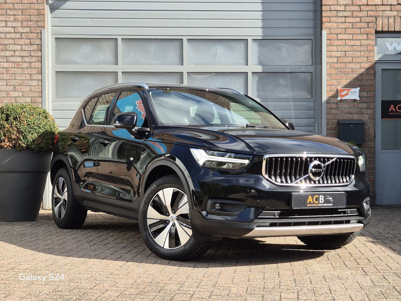 Volvo XC40 - 1.5 T4 Recharge Inscription Expression Panoramadak / Zeer Nette auto. - AutoWereld.nl