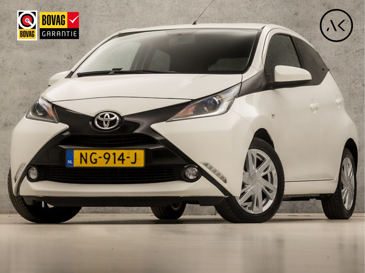 Toyota Aygo - 1.0 VVT-i x-sport (APPLE CARPLAY, NAVIGATIE, CAMERA, SPORTSTOELEN, GETINT GLAS, CRUISE, LM - AutoWereld.nl