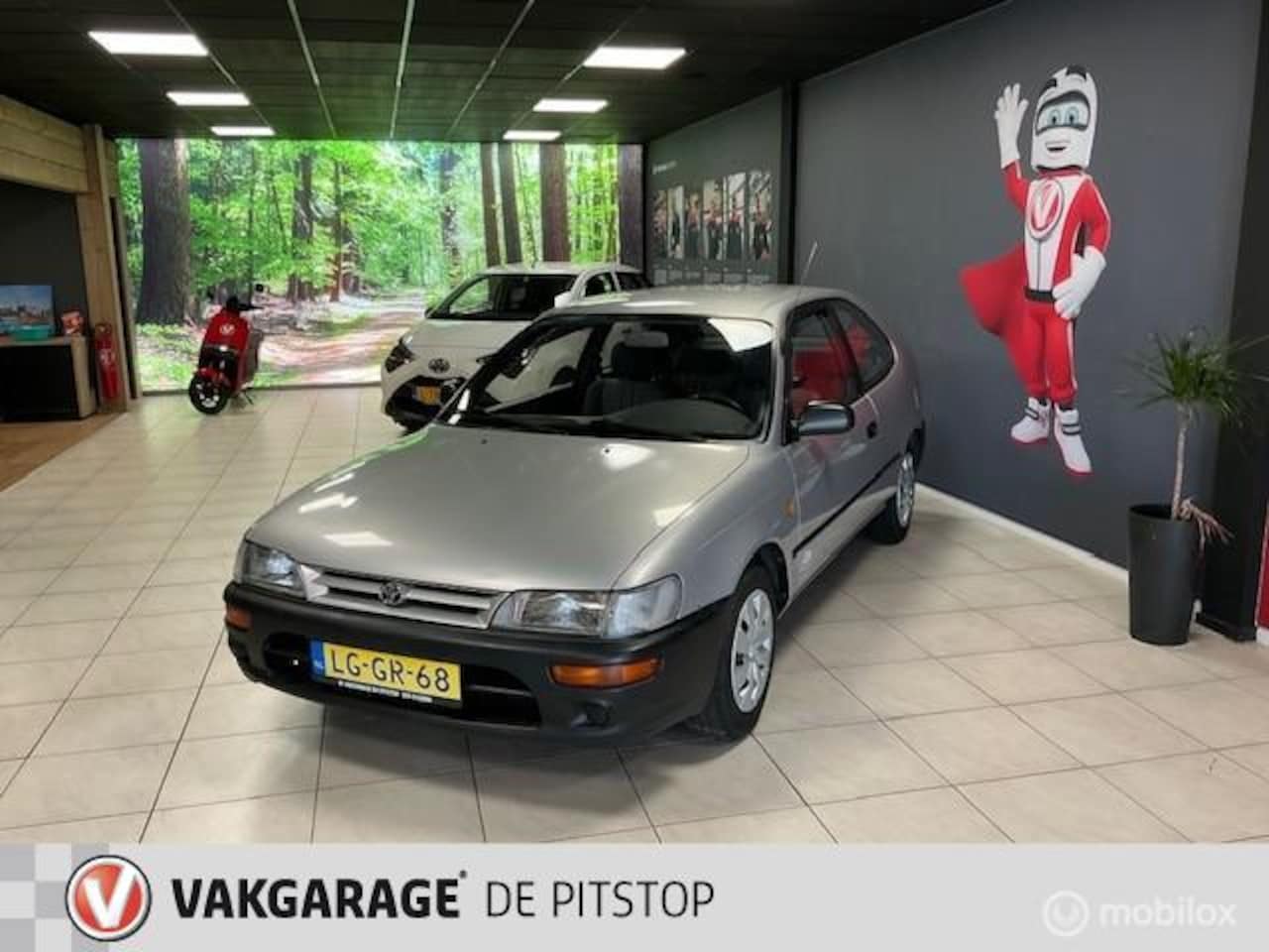 Toyota Corolla - 1.3 XLi Wat er niet opzit gaat ook niet stuk. - AutoWereld.nl