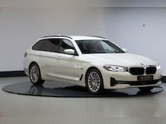 BMW 5-serie Touring - 530e Executive | Driving Assistant | Head Up | Leder |
