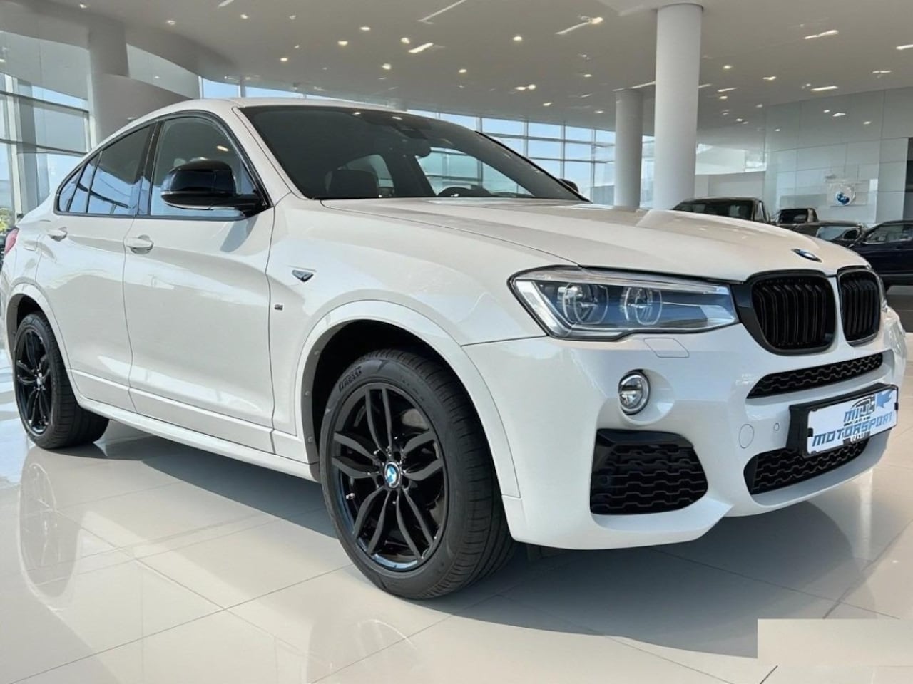 BMW X4 - M4.0i 8-traps 2017 Alpine Wit Apple Carplay camera lederen stoelen 19 inch - AutoWereld.nl