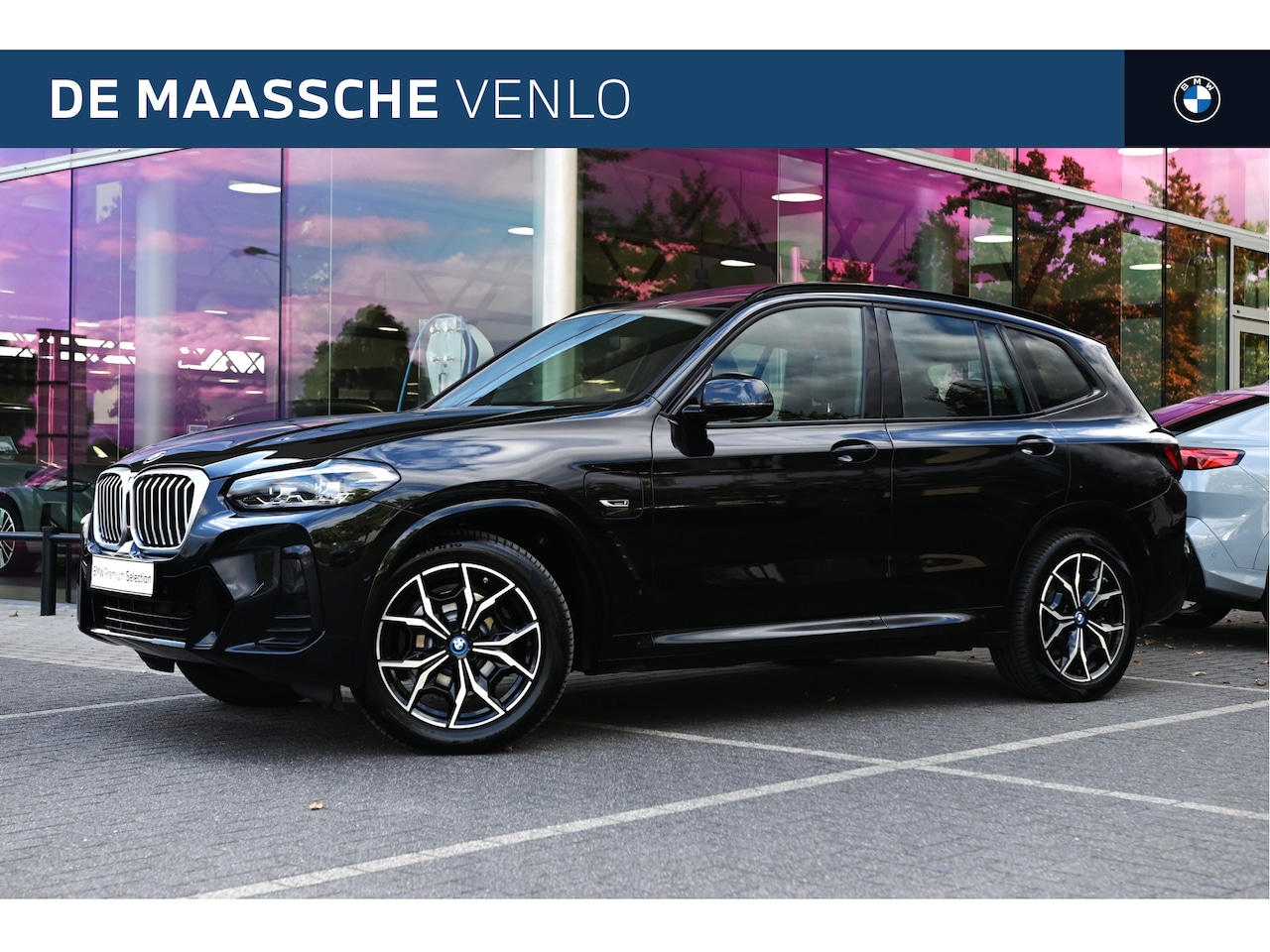 BMW X3 - xDrive30e High Executive M Sport Automaat / Panoramadak / Trekhaak / Sportstoelen / Achter - AutoWereld.nl