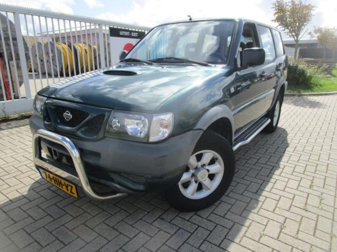 Nissan Terrano - 2.4 Sport 2.4 Sport, 4WD, Airco - AutoWereld.nl