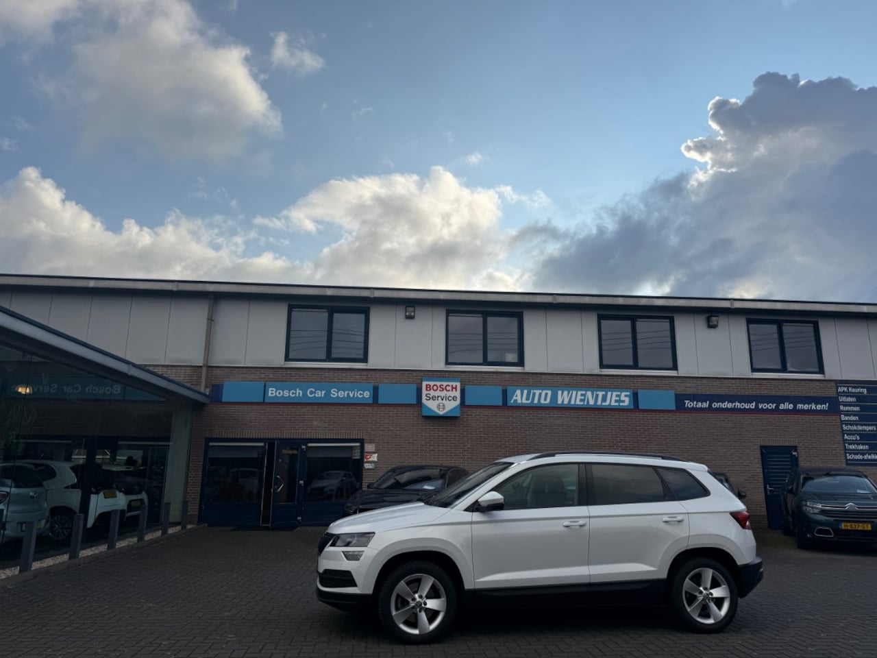 Skoda Karoq - 1.0 TSI DSG | Ambition Business | Navi | Carplay - AutoWereld.nl