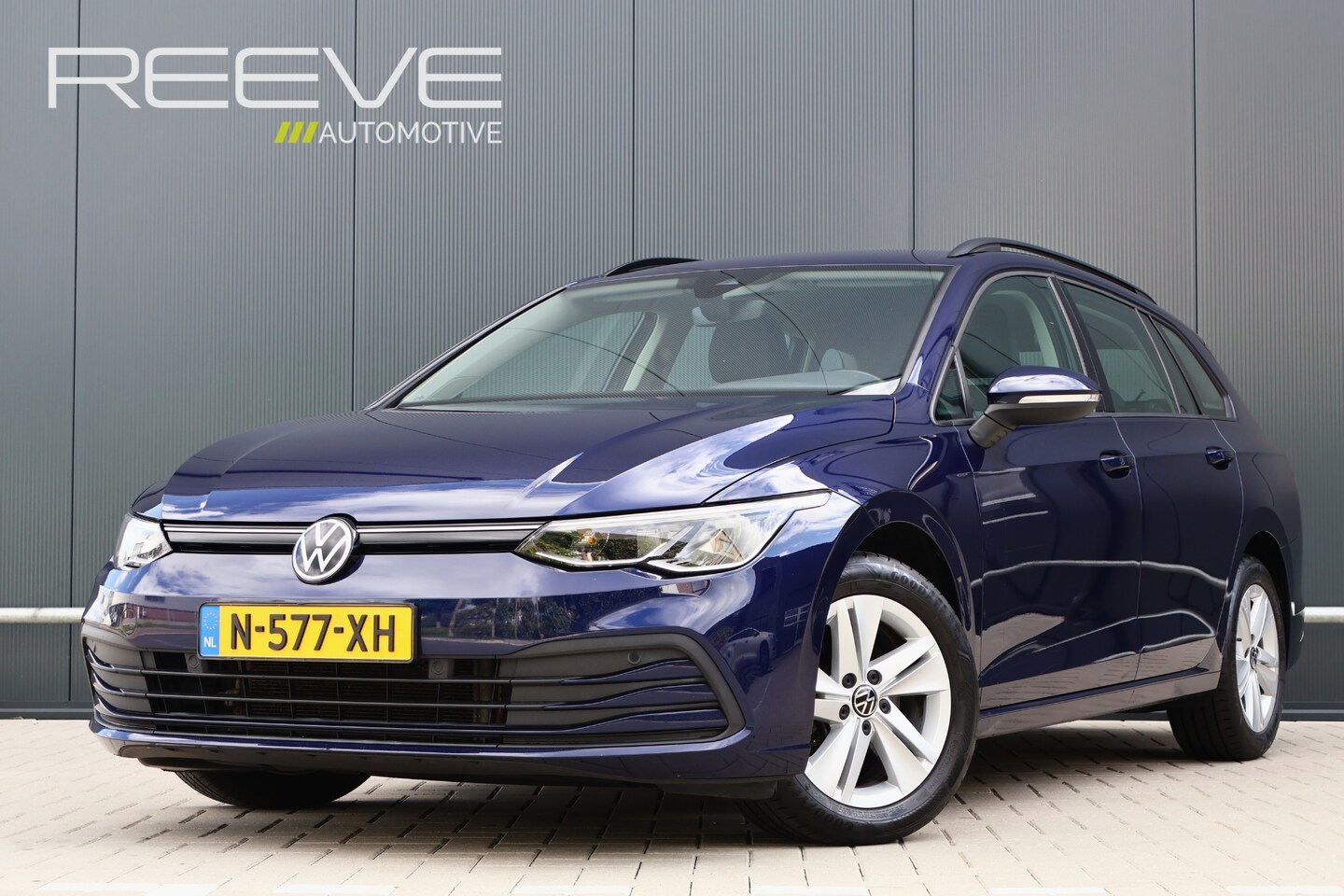 Volkswagen Golf Variant - 1.0 eTSI Life Business | Stoel- stuurverwarming | Camera | Trekhaak | Apple Carplay / Andr - AutoWereld.nl