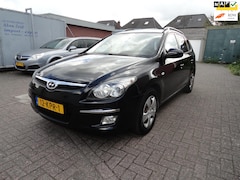 Hyundai i30 CW - 1.4i Blue Dynamic KM 256241 NAP AIRCO)
