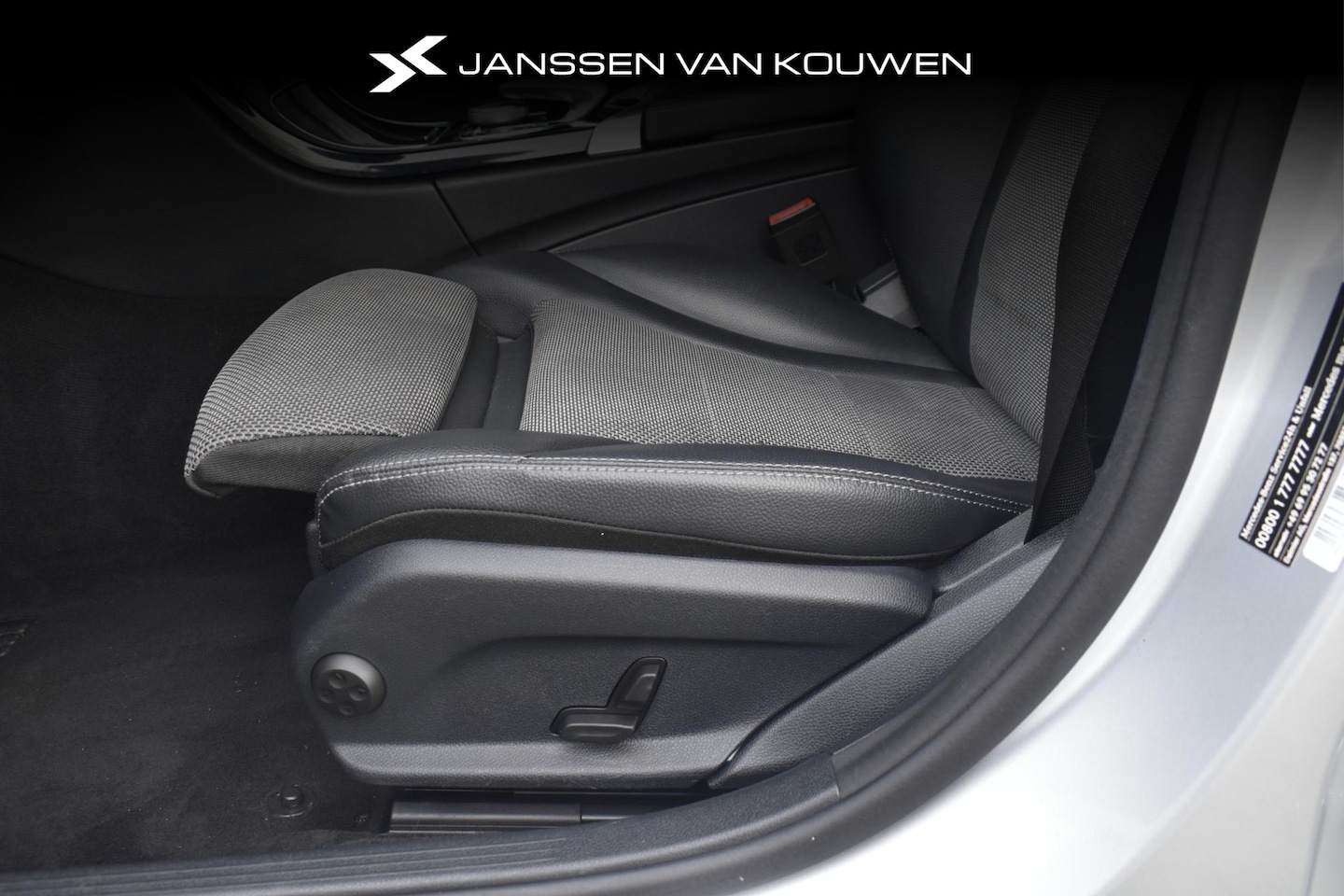 Mercedes-Benz C-klasse Estate - 180 Premium Plus Pack / Stoelverwarming / Trekhaak / Sfeerverlichting / 360 Camera - AutoWereld.nl