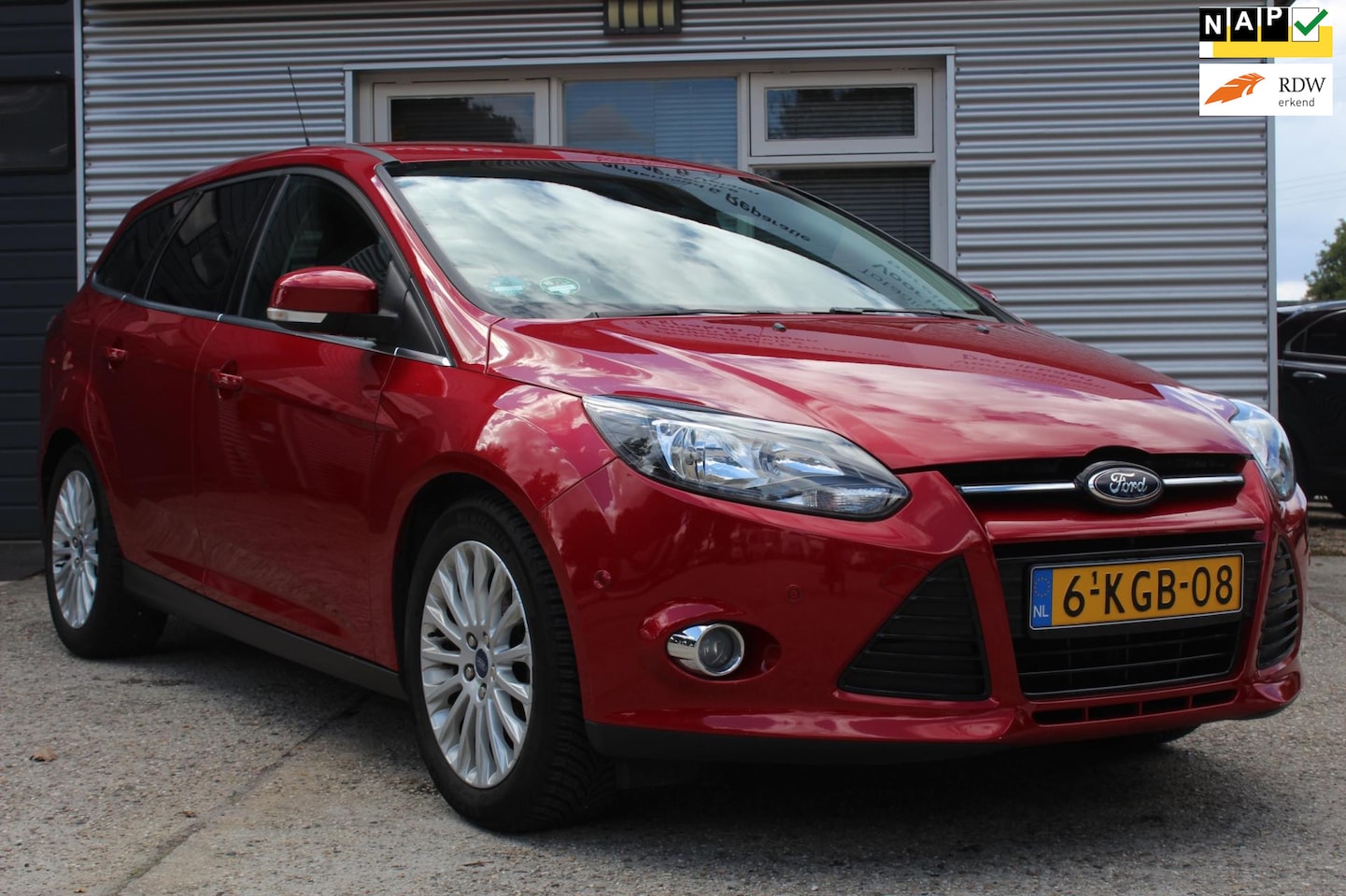 Ford Focus Wagon - 1.0 EcoBoost Titanium 1.0 EcoBoost Titanium 5-deurs, nieuwe distributie-set, vol opteis zoals airco, cruise-cont - AutoWereld.nl