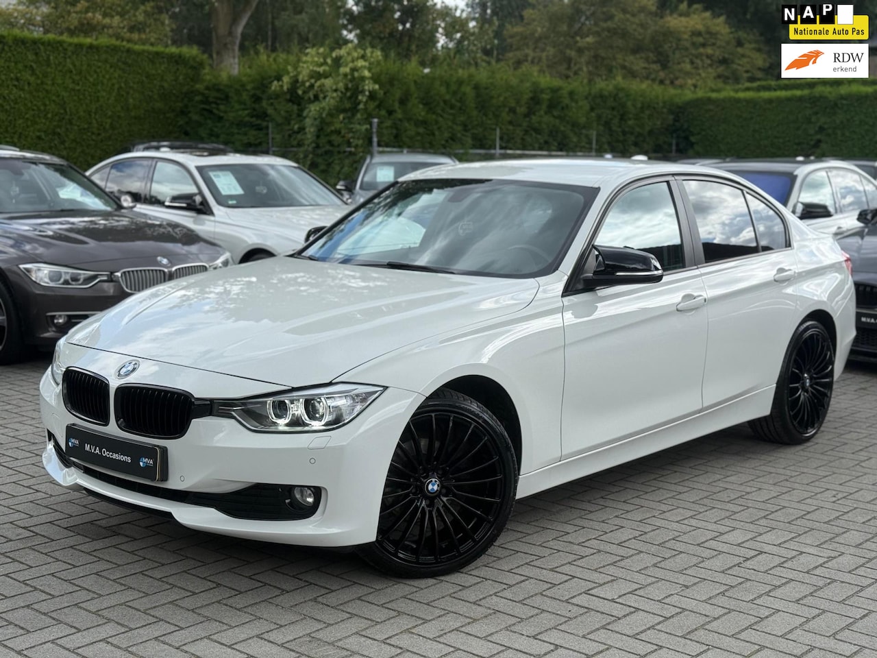BMW 3-serie - 316i High Executive|Nieuwe Ketting + Klepseals|Navigatie|19 inch|Xenon|Climate control|Cru - AutoWereld.nl