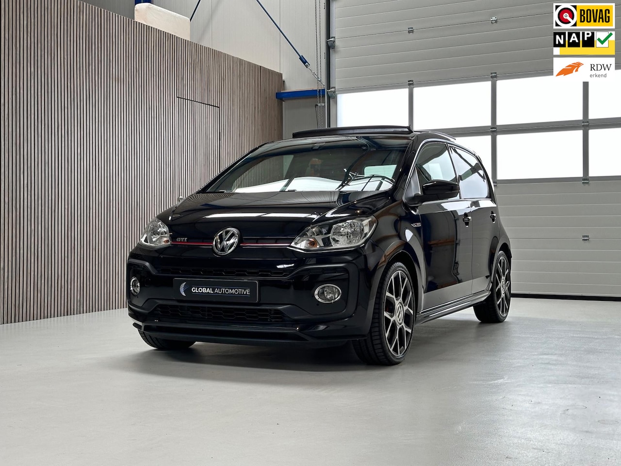 Volkswagen Up! - 1.0 TSI GTI 116PK - NL AUTO - 70.000 KM - PANORAMADAK - PARKEERCAMERA - BEATS AUDIO - CLIM - AutoWereld.nl