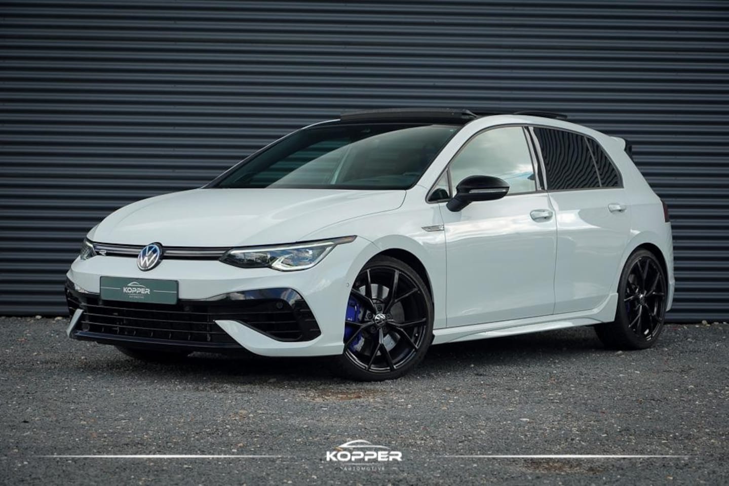 Volkswagen Golf - 2.0 TSI R 4Motion / Pano / Akrapovic / DCC / Stoelklima - AutoWereld.nl