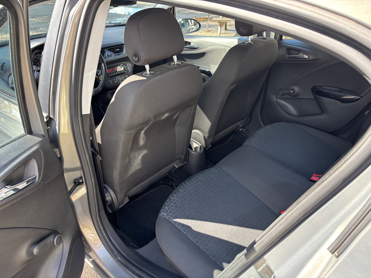 Opel Corsa - 1.2-16V Business+ | Airco. Cruise. Parkeersensoren. Etc.