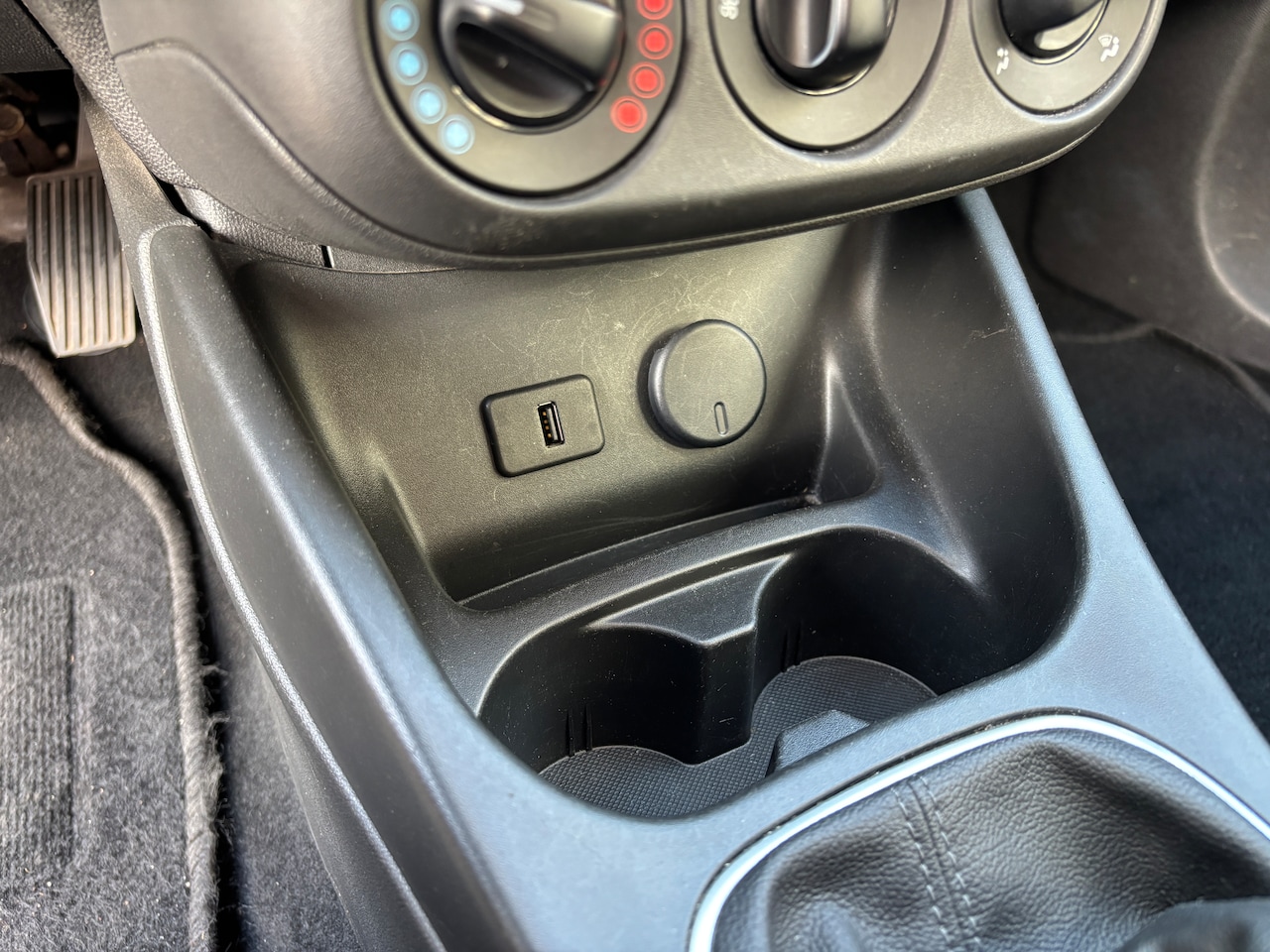 Opel Corsa - 1.2-16V Business+ | Airco. Cruise. Parkeersensoren. Etc.