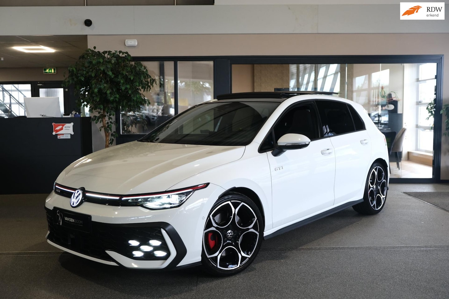 Volkswagen Golf - 8.5 2.0 TSI GTI 265PK Pano HuD 360Cam IQ Led - AutoWereld.nl