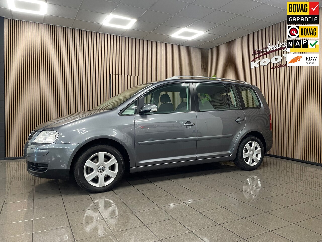 Volkswagen Touran - 1.4 TSI Business * Nieuwstaat / Airco / Cruise control / Trekhaak / 1 Eig * - AutoWereld.nl